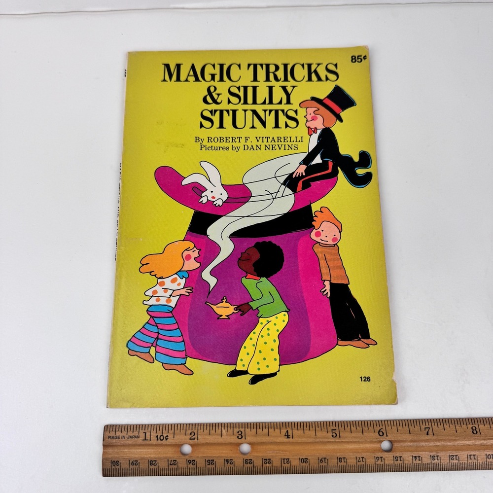 Vtg 1975‎ Paperback Book Magic Tricks Silly Stunts Robert Vitarelli Dan Nevins